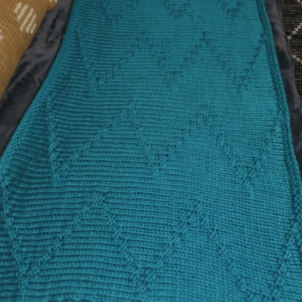 Hand Knit Thick Chevron Bed Runner in Bluebird Blue 26x64in. NEW